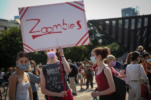 27.5 אחוז מהתלמידים - כ-400 אלף ילדים - נכחו בפחות מחצי משיעורים בלימוד מרחוק. הפגנה של תלמידים היום בתל אביב (צילום: מרים אלסטר / פלאש 90)