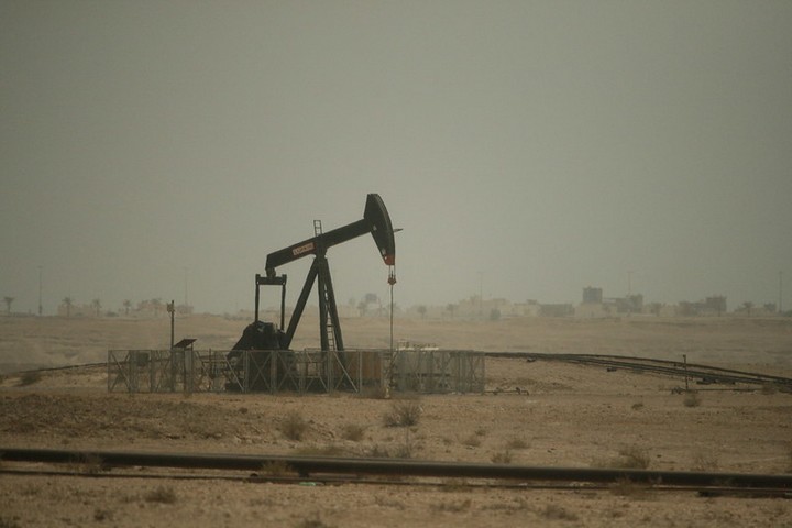 קידוח נפט בבחריין (צילום: ShashiBellamkonda, CC BY 2.0)
