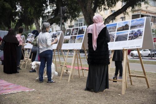 התערוכה צומוד בשדרות רוטשילד בתל אביב (צילום: אורן זיו)