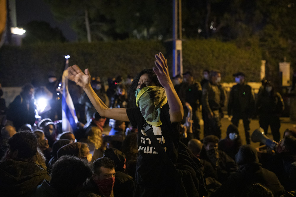 ״המצור על בלפור״ במהלך ההפגנה השבועית בירושלים, 5 בדצמבר 2020 (צילום אורן זיו)