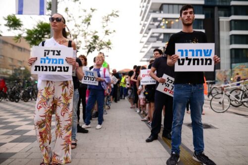 הפגנה למען זכויות בעלי חיים בשדרות רוטשילד בתל-אביב, 10 במאי 2018 (תומר נויברג / פלאש 90)