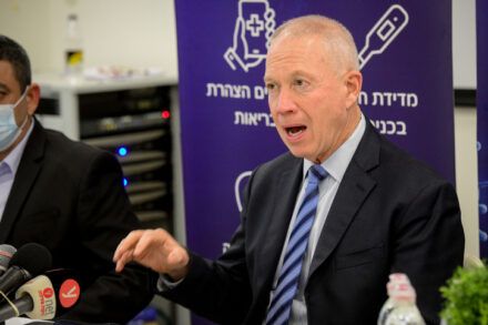 הזמין לשימוע את מנהל בית הספר הריאלי בחיפה. שר החינוך יואב גלנט (צילום: אבשלום שושני / פלאש 90)