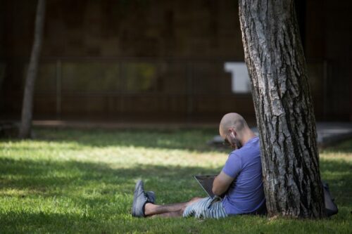 הקמת המכללות הגדילה את מספר הסטודנטים, אבל לא צמצמה פערים. סטודנט באוניברסיטה העברית (צילום: הדס פרוש / פלאש 90)