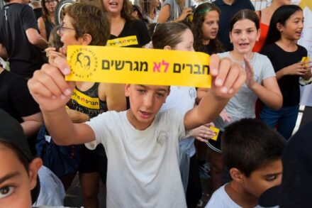 המטרה היא לשמור על טוהר הגזע. הפגנה נגד גירוש ילדי עובדים זרים (צילום: אבשלום שושני / פלאש 90)