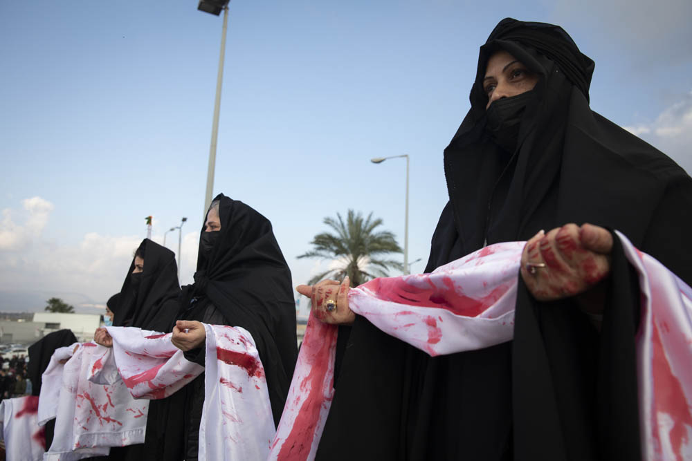 פוראת נאסר היה צריך להסביר שהערבים רוצים לחיות. הפגנה במחאה על הירי באחמד חיג'אזי בטמרה (צילום: אורן זיו)