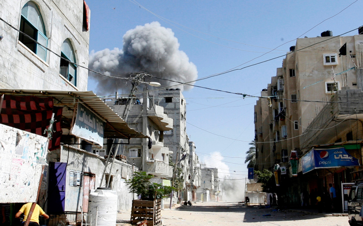"הקוד האתי" שאושר בצבא הוביל לפגיעות באזרחים. הפצצה ישראלית ברפיח במבצע צוק איתן באוגוסט 2014 (צילום: עבד רחים ח'טיב / פלאש 90)