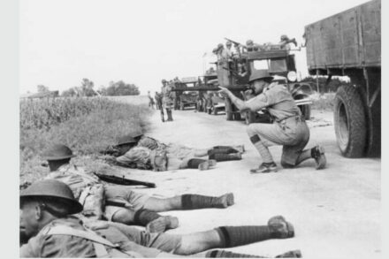 חיילים בריטיים בקרב יריות באזור ג'נין, ב-1936 (צילום: קונסטבל ק' ויינר, Imperial War Museums)