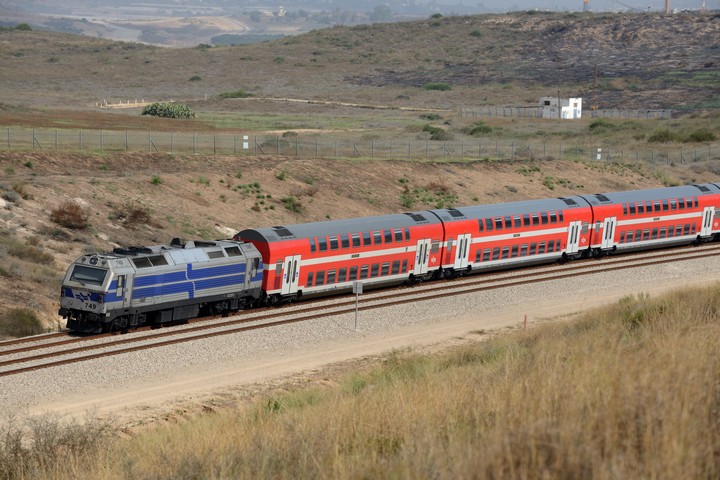 רכבת בדרום הארץ (צילום: גילי יערי / פלאש90)