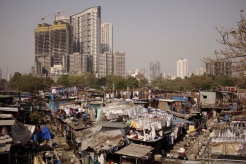 הודו היא מזהמת גדולה אבל עושה מאמצים להשתפר. מבט על מומבאי (צילום: ניקולאס ויג'יה CC BY NC 2.0)