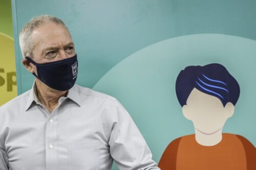 לדעת גלנט חברה רב תרבותית שוויונית היא "אינטרס לאומי", ובתנאי שקבוצות המיעוט יהיו משוללות זהות תרבותית משל עצמן. שר החינוך יואב גלנט (דוד כהן / פלאש 90) לדעת גלנט חברה רב תרבותית שוויונית היא "אינטרס לאומי", ובתנאי שקבוצות המיעוט יהיו משוללות זהות תרבותית משל עצמן. שר החינוך יואב גלנט (דוד כהן / פלאש 90)