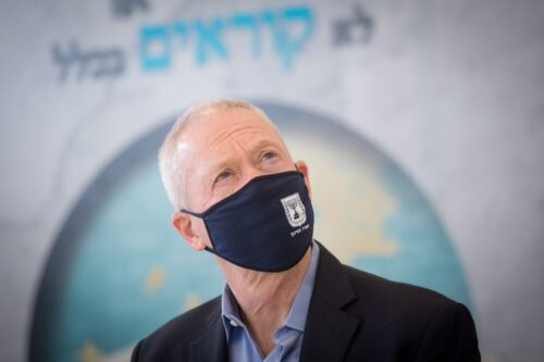 שר החינוך, יואב גלנט, בבית ספר בנתניה אחרי החזרה ללימודים (צילום: מרים אלסטר / פלאש90)