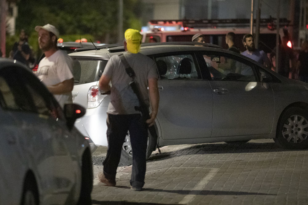 פעילי ימין חמושים בלוד (צילום אורן זיו)