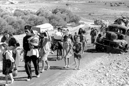 פליטים פלסטינים בורחים מהגליל באוקטובר-נובמבר 1948 (צילום: Fred Csasznik, public domain)
