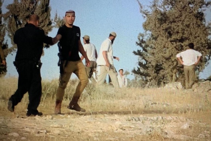 אלימות מתנחלים בדרום הר חברון (צילום: באסל אל-עדרה)