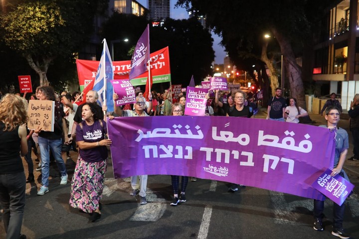 הפגנה למען שותפות יהודית-ערבית בכיכר הבימה בתל אביב, ב-22 במאי 2021 (צילום: אורן זיו)