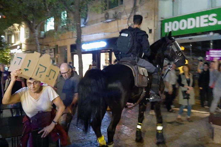 הפגנה בירושלים, ב-15 במאי 2021 (צילום: נטשה דודינסקי)