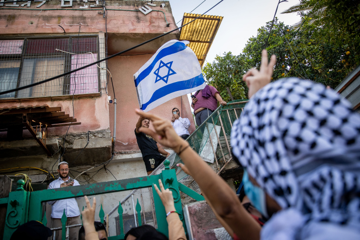 הליך משפטי עם חטא קדמון. פלסטינים מול יהודים בבית בשייח' ג'ראח (צילום: יונתן זינדל / פלאש 90)