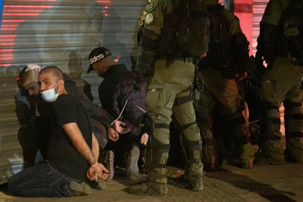 ברבים מהמקרים, המשטרה היא זו שהחלה את האלימות. עצורים ערבים בלוד (צילום: אורן זיו)