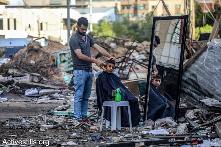 כשישראל ממשיכה בהתנחלויות והכיבוש, הדרך שמציעה חמאס נראית היחידה. ספר שמספרתו נהרסה בהפצצות חיל האוויר (צילום: אקטיבסטילס)