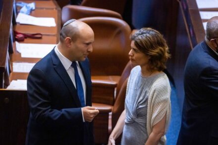 חייבים להבחין בין ויתורים שאינם בלב הערכי לאלו שמהווים התקפה על עיקר העיקרים. תמר זנדברג ונפתלי בנט (אוליביה פיטוסי / פלאש 90)