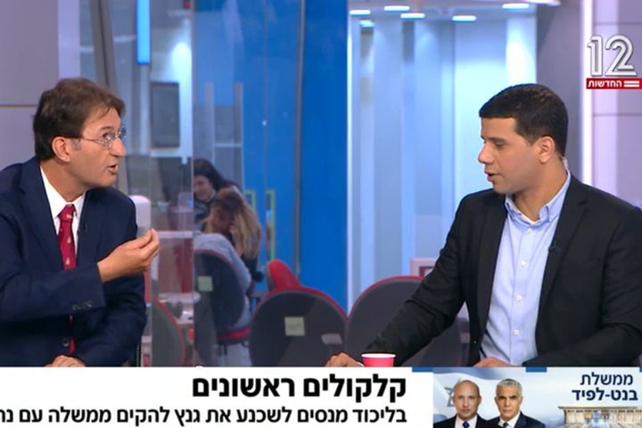 הערבי תמיד נדרש לגנות. מוחמד מג'אדלה ובועז ביסמוט באולפן שישי בערוץ 12 (צילום מסך)