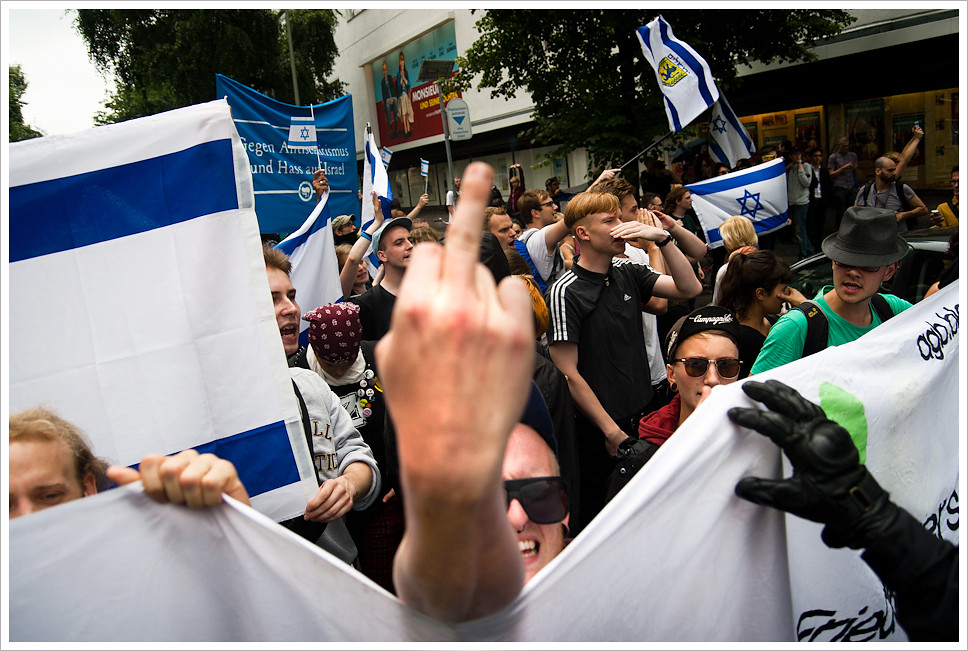 חלקים בשמאל בגרמניה מביעים תמיכה מובהקת בישראל. הפגנה של "אנטי דויטש" בעד ישראל בגרמניה (צילום: מונטקרוז CC BY SA 2.0)