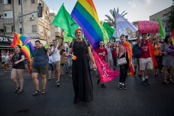 "להתנות את שינוי סעיף המין בניתוח זה דבר מופרך". צעדת "נלחמות על החיים"  למען זכויות הקהילה הטרנסית בתל אביב (צילום: מרים אלסטר / פלאש 90)