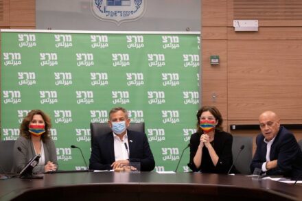 משמאל לימין: ח"כ מיכל רוזין, יו"ר מרצ ניצן הורוביץ, השרה להגנת הסביבה תמי זנדברג והשר לשיתוף פעולה אזורי עיסאווי פריג', בישיבת סיעה בכנסת, ב-28 ביוני 2021 (צילום: יונתן זינדל / פלאש90)