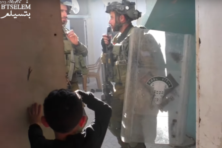 "אני אשבור לך את המצלמה". החיילים הישראלים בבית משפחת דענא בחברון (צילום מסך מסרטון של בצלם)