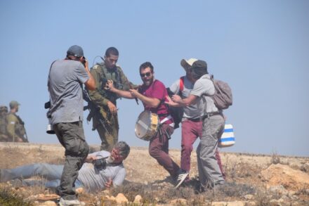 מחאה נגד ניתוק פלסטינים ממים בדרום הר חברון, ב-17 בספטמבר 2021 (צילום: באסל אל עדרה)