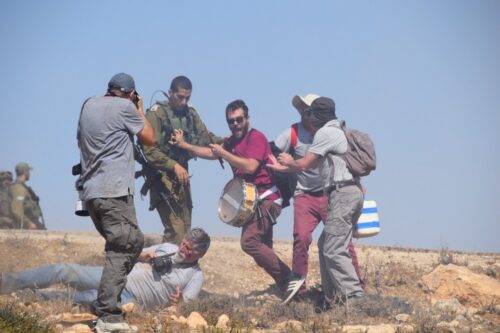 חיילים הפעילו אלימות קשה נגד מפגינים בדרום הר חברון