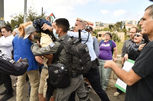 משטרת ירושלים שוב מתעלמת מהשר ומחרימה דגלי פלסטין