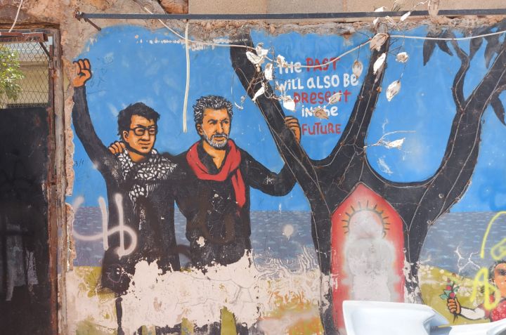 "העבר יהיה נוכח בעתיד". ציור קיר בתיאטרון החירות בג'נין (צילום: יובל אברהם)