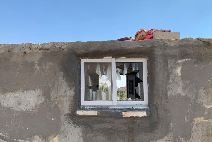 התקיפו לפחות שמונה בתים. זכויות מנופצות בכפר מופגרה בדרום הר חברון (צילום: alliance for human rights)