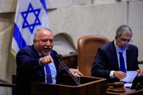 שר האוצר, אביגדור ליברמן, בזמן הצבעה על התקציב בכנסת, ב-2 בספטמבר 2021 (צילום: אוליבייה פיטוסי / פלאש90)