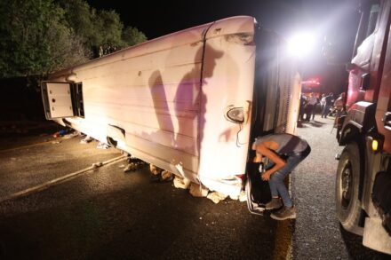 זירת התאונה בין אוטובוס לשתי מכוניות בכביש 89 בצפון הגליל, ב-29 בספטמבר 2021 (צילום: דוד כהן/פלאש90)