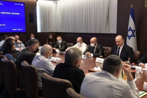 למה בכלל צריך החלטת ממשלה בשביל הברור מאליו? ועדת השרים למאבק בפשיעה הערבית (קובי גדעון / לע"מ)