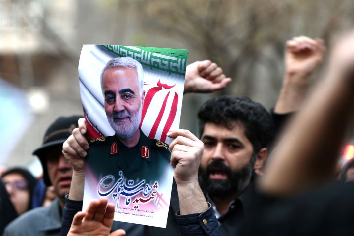 המיליציות הפרו-איראניות איבדו לגיטימיציה אחרי דיכוי ההפגנות. איש מיליציה פרו איראני בעיראק אחרי ההתנקשות במנהיג משמרות המהפכה האיראני סוליימני (צילום: WANA CC BY-NC-ND 2.0)