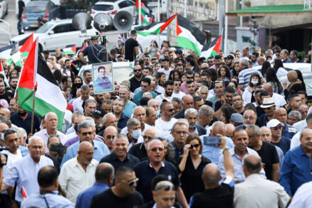 עלייה במספר המשתתפים לעומת שנים קודמות. העצרת לציון יום השנה ה-21 לאירועי אוקטובר בסח'נין (צילום: אלון נדב / פלאש 90)