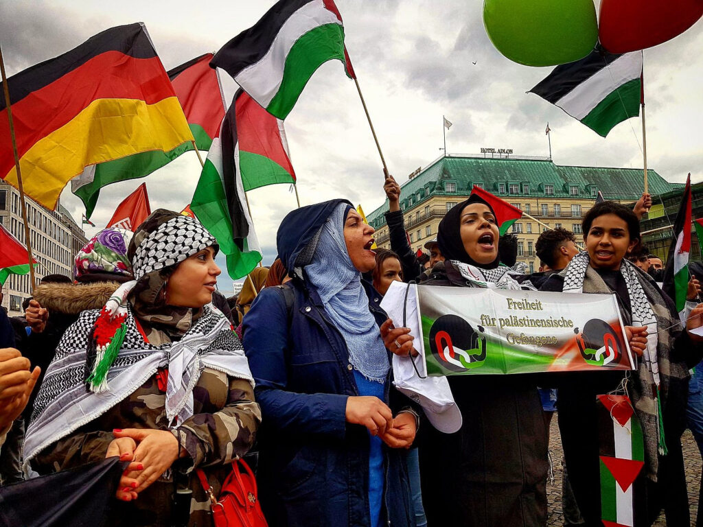 קולם של הפלסטינים בוויכוח בגרמניה הושתק. הפגנה פרו פלסטינית בברלין (Hossam el-Hamalawy/Flickr/CC BY 2.0)
