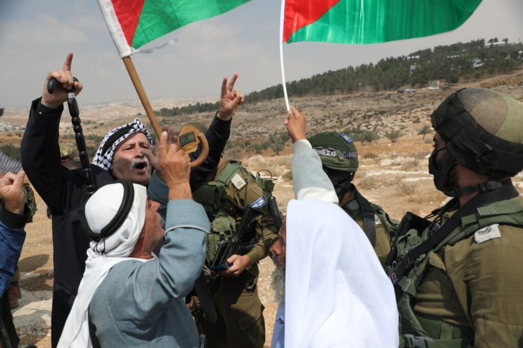 הפלסטינים ביקשו שההפגנה תעמוד מול חוות מעון, המארגנים ביקשו להימנע מחיכוך אלים (צילום: קרן מנור / אקטיבסטילס)