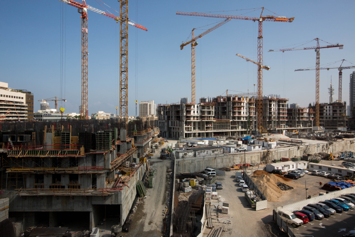 הרווחים עצומים. פרויקט בנייה בתל אביב (צילום: מרים אלסטר)
