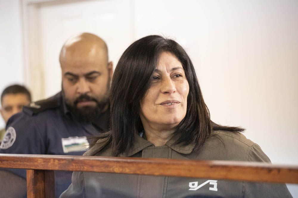 ההאשמה כאילו היתה מעורבות בפיגוע בוטלה. ח׳אלדה ג׳ראר בבית המשפט הצבאי בעופר, ינואר 2020 (צילום: אורן זיו)