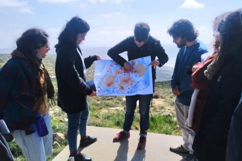 "לאפשר מרחב בטוח לערעור ולהרהור על מציאות החיים של הפלסטינים תחת שלטון צה"ל וישראל". משתתפי סמינר "מעבר להרים" (באדיבות המארגנים)