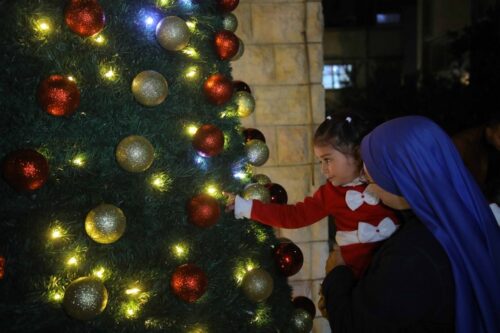 הקהילה הנוצרית בעזה נערכת לחג המולד, דצמבר 2021 (צילום: מוחמד זאנון / אקטיבסטילס)