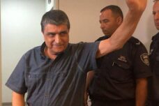 רג'א אגבריה בבית המשפט (צילום: באדיבות דף הפייסבוק של רג'א אגבריה) רג'א אגבריה בבית המשפט (צילום: באדיבות דף הפייסבוק של רג'א אגבריה)