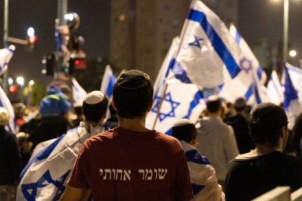 הנוכחות היתה דלה, אבל המסר מאיים. מצעד הדגלים בלוד (צילום: אורן זיו)