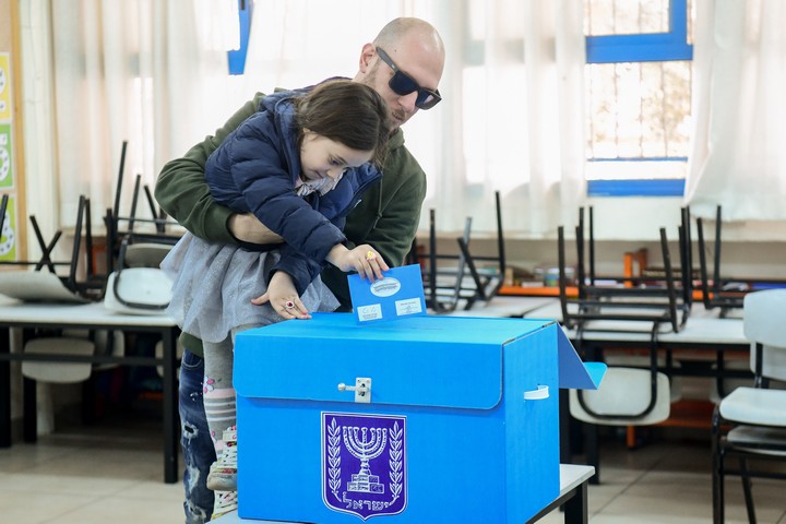 הצבעה בבחירות במרץ 2020 בתל אביב (צילום: פלאש90)