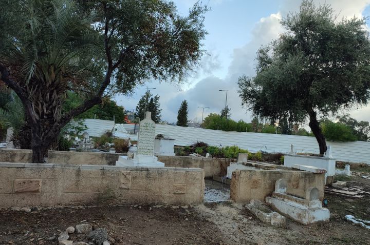 לרבים מתושבי חיפה יש קרובי משפפחה הקבורים במקום. בית הקברות בלד א-שייח' (צילום: יואב חיפאווי)