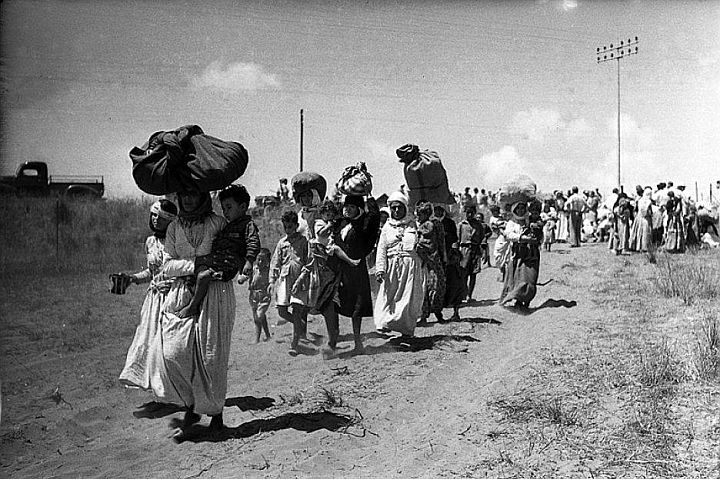 חיילי אלכסנדרוני ידעו את הסוד. פליטים עוזבים את טנטורה (צילום: בנו רוטנברג)